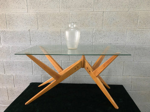 שולחן זכוכית רגלי עץ