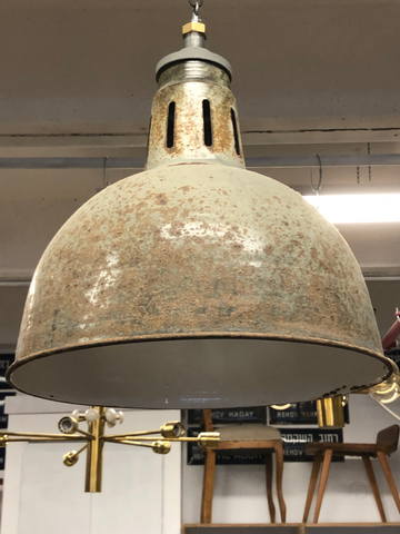 מנורה תעשייתית מברזל